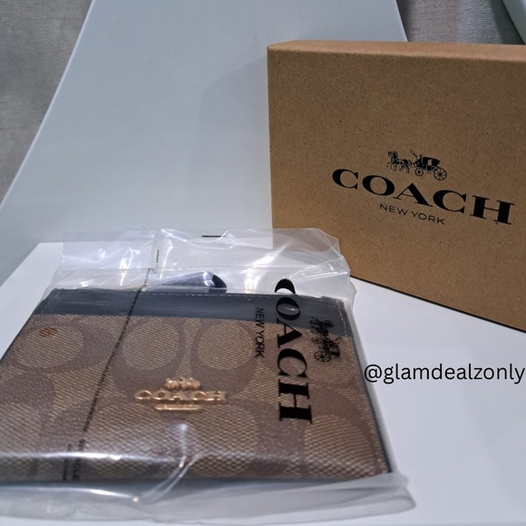 ✨NEW Coach Skinny ID Wallet With Keychain ✨ - Picture 1 of 2